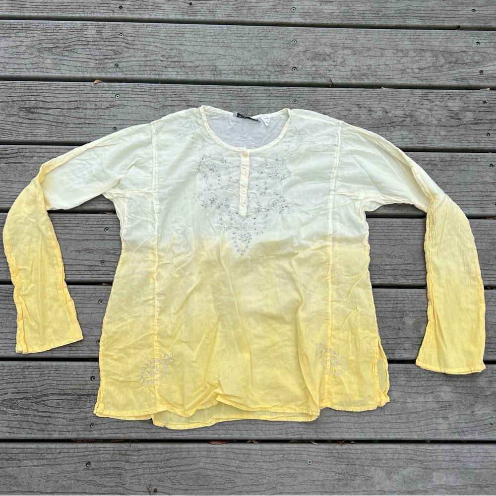Molato: Long Sleeve Yellow Ombre Top w/ Silver Detailing. Women’s Size Large.